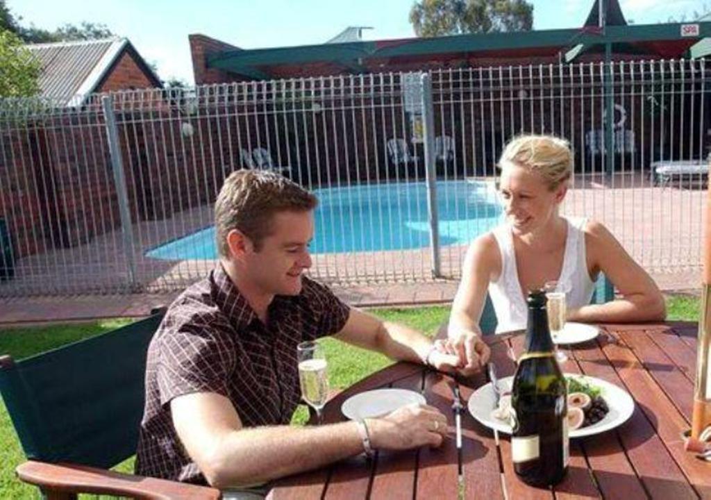 Echuca Nirebo Motel Exterior photo